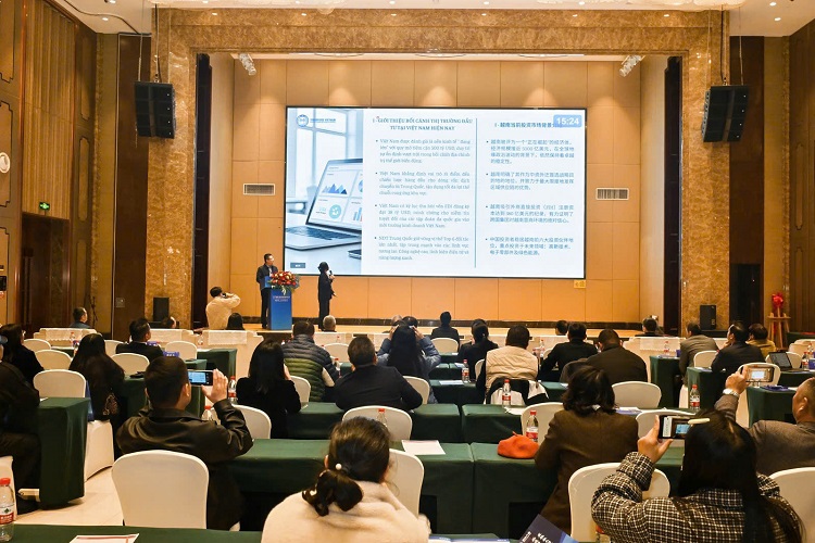 Dr. Le Thi Dung delivered a speech and shared in-depth insights at the Conference.