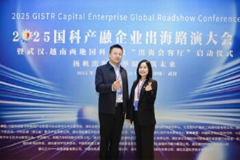 Dr. Le Thi Dung with Chinese partner.